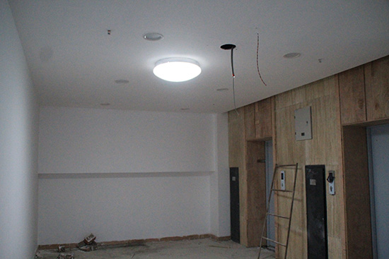 四川雅安體育館走廊通道應(yīng)用光導(dǎo)照明 無(wú)眩光的光導(dǎo)照明